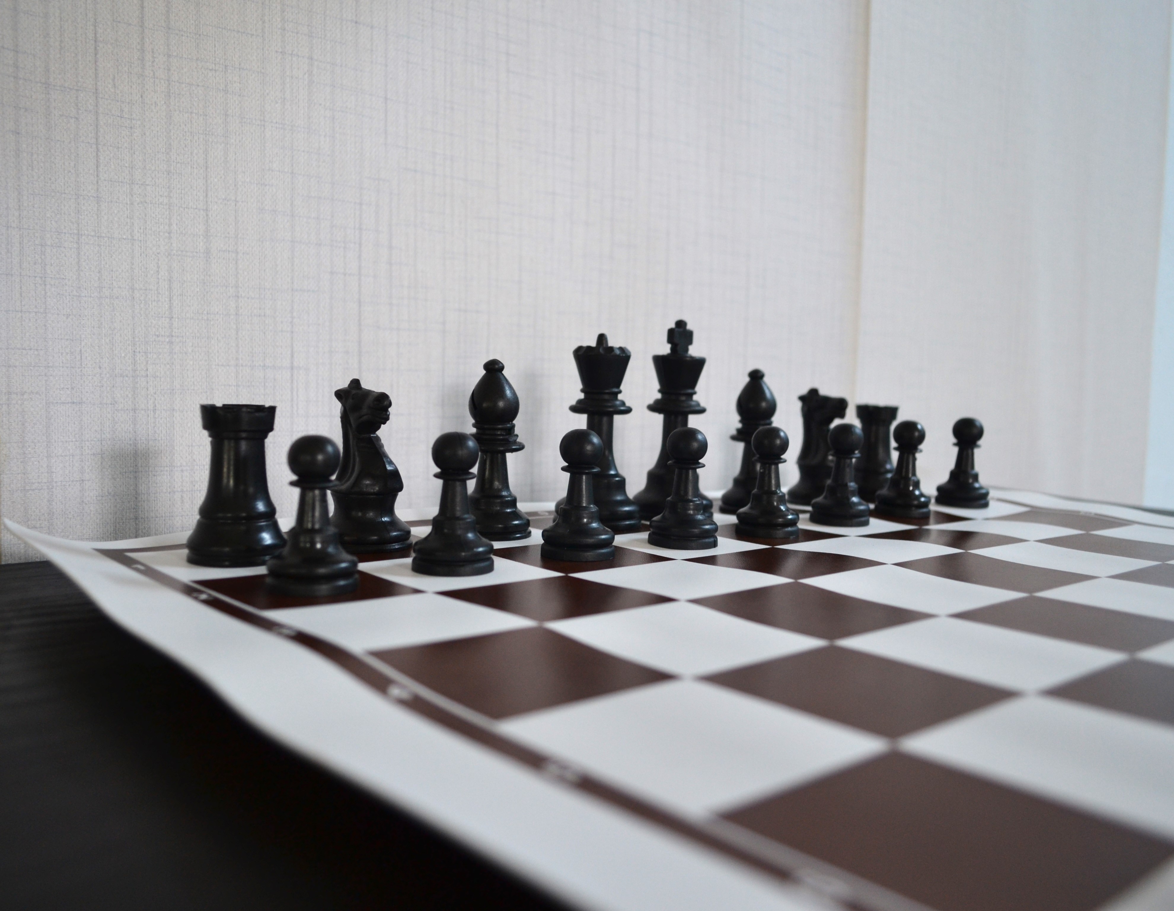 CHESS MEN, SUPERIOR BOARD & BAG