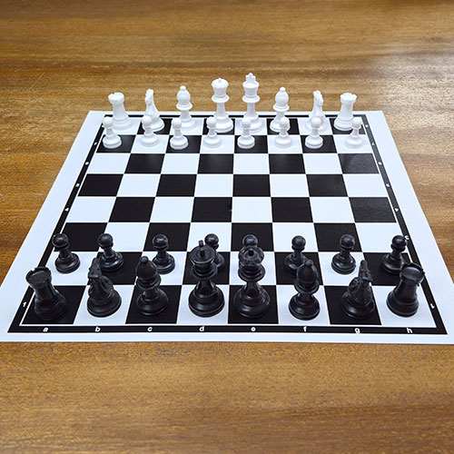 CHESS MEN, SUPERIOR BOARD & BAG